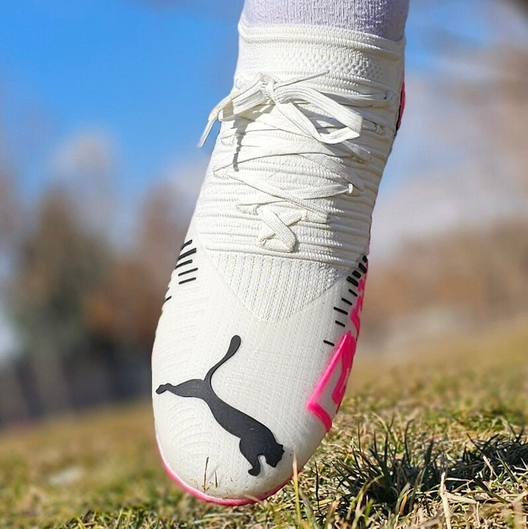 کفش فوتبال پوما فیوچر سفید صورتی Puma Future