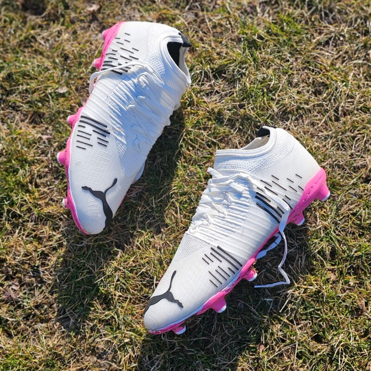 کفش فوتبال پوما فیوچر سفید صورتی Puma Future
