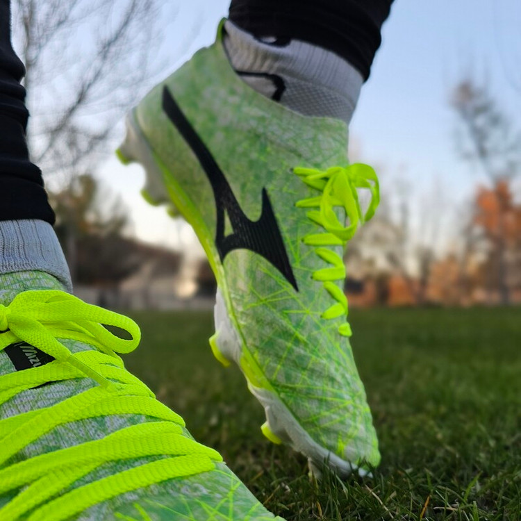 کفش فوتبال میزانو فسفری Mizuno