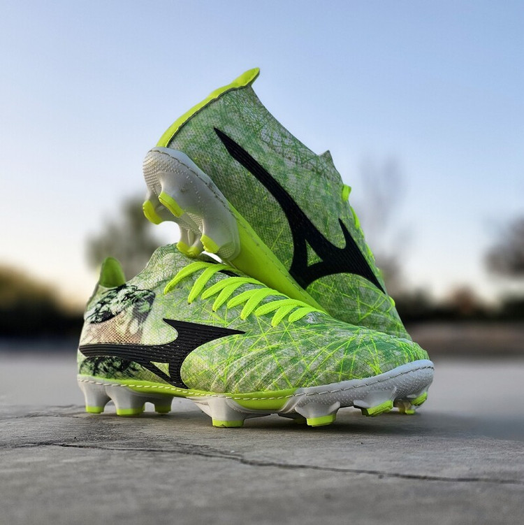 کفش فوتبال میزانو فسفری Mizuno
