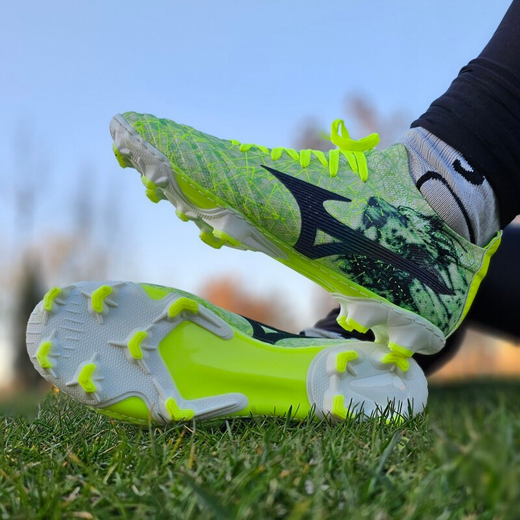 کفش فوتبال میزانو فسفری Mizuno