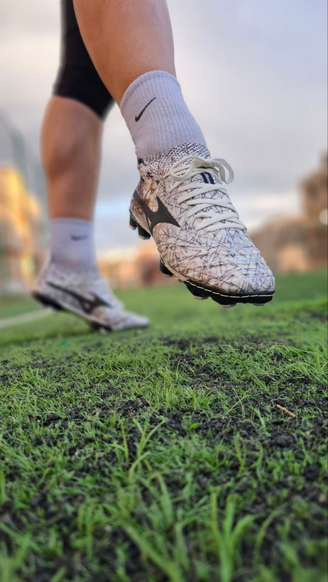 کفش فوتبال میزانو سفید Mizuno