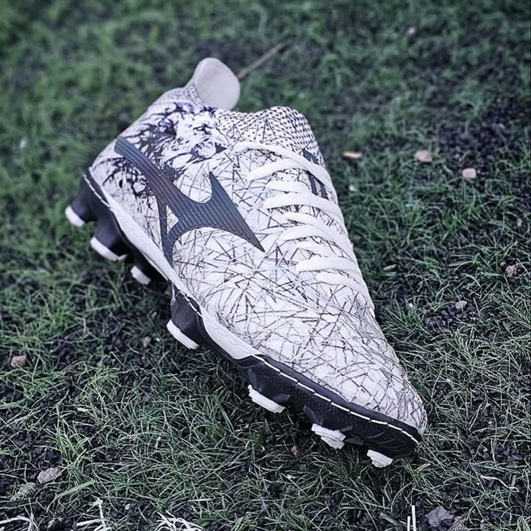 کفش فوتبال میزانو سفید Mizuno
