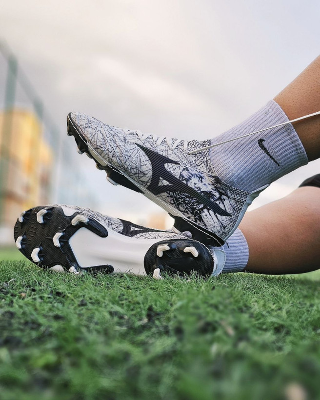 کفش فوتبال میزانو سفید Mizuno