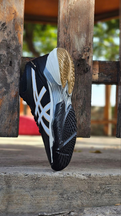 کفش والیبال اسیکس مشکی طلایی سفید Asics