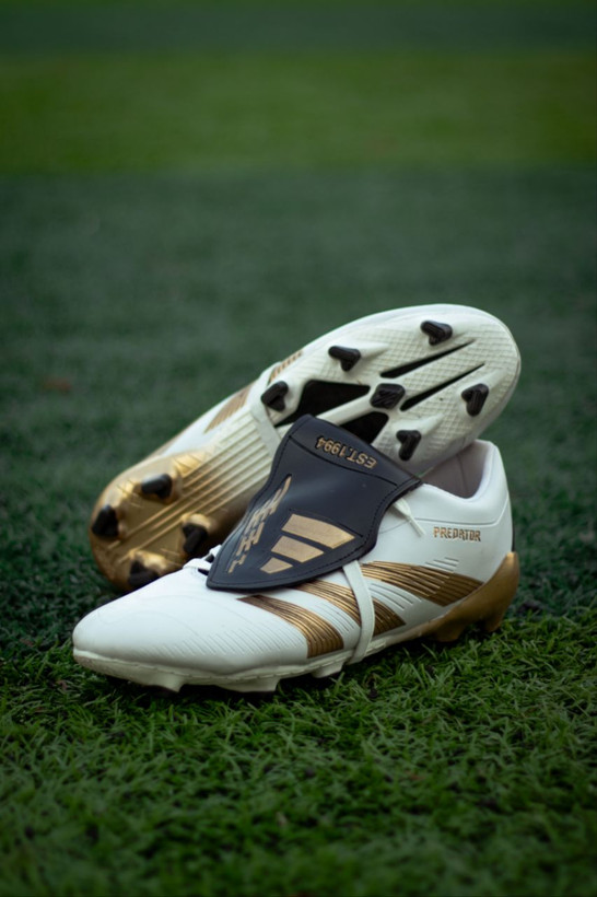 کفش فوتبال بلینگهام سفید طلایی Adidas Bellingham
