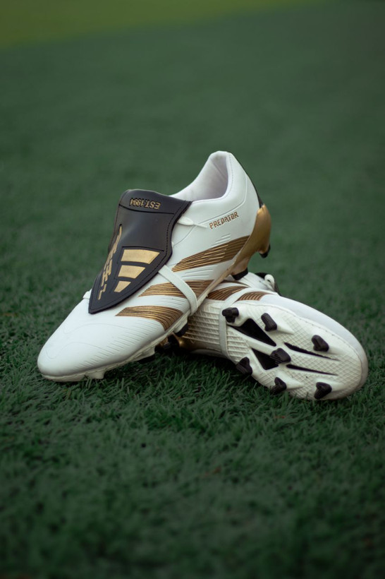 کفش فوتبال بلینگهام سفید طلایی Adidas Bellingham