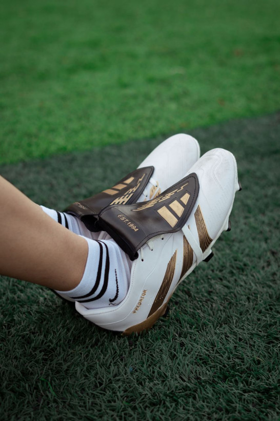 کفش فوتبال بلینگهام سفید طلایی Adidas Bellingham