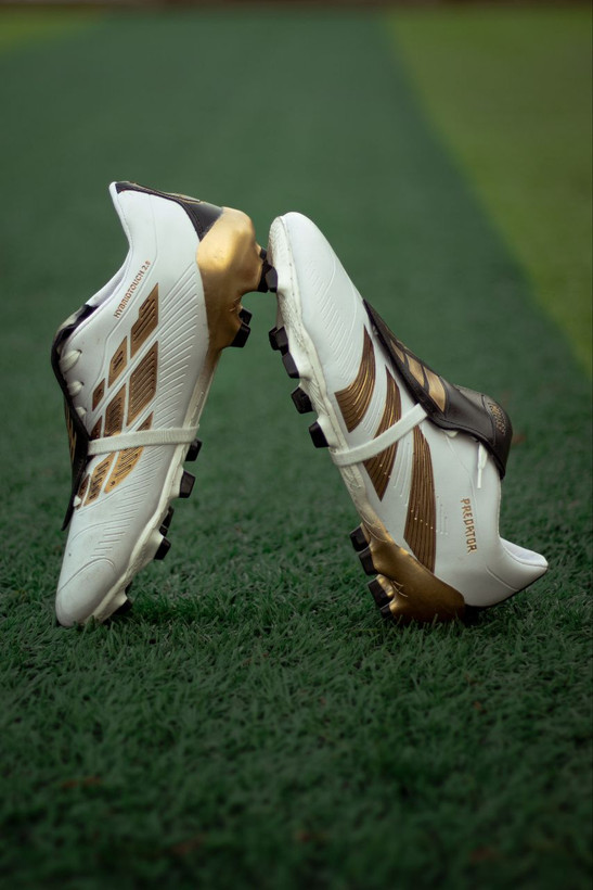 کفش فوتبال بلینگهام سفید طلایی Adidas Bellingham