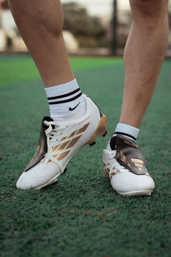 کفش فوتبال بلینگهام سفید طلایی Adidas Bellingham