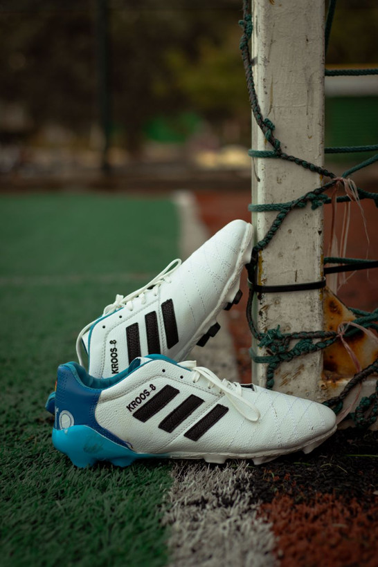کفش فوتبال آدیداس کروس سفید ابی Adidas Kroos
