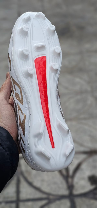 کفش فوتبال آدیداس توتال سفید طلایی قرمز Adidas Total