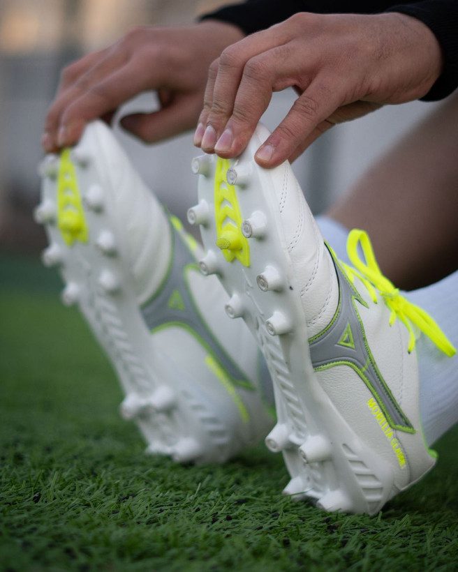 کفش فوتبال میزانو مورلیا سفید سبز Mizuno Morelia