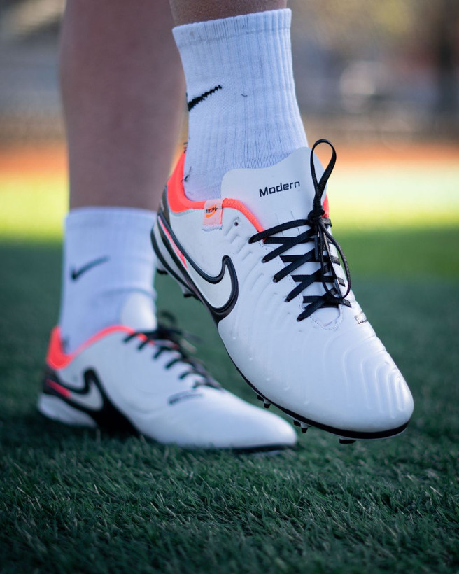 کفش فوتبال نایک تمپو لجند ۱۰ سفید قرمز Nike Tiempo Legend 10