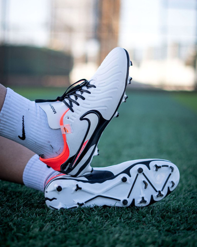 کفش فوتبال نایک تمپو لجند ۱۰ سفید قرمز Nike Tiempo Legend 10