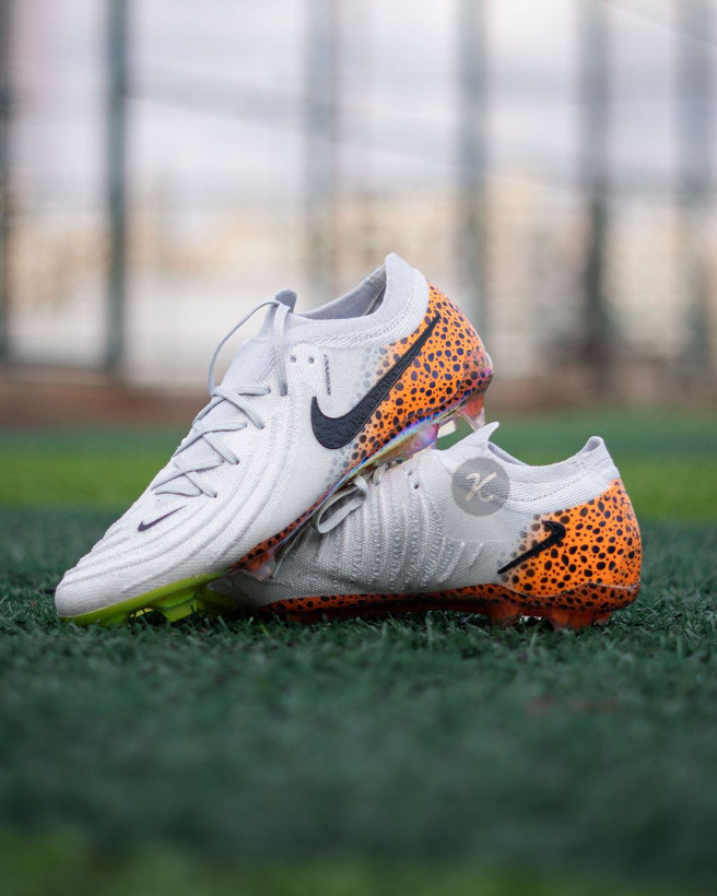 کفش فوتبال نایک فانتوم لونا پلنگی سفید Nike Phantom
