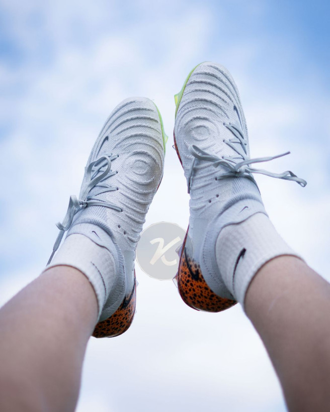 کفش فوتبال نایک فانتوم لونا پلنگی سفید Nike Phantom