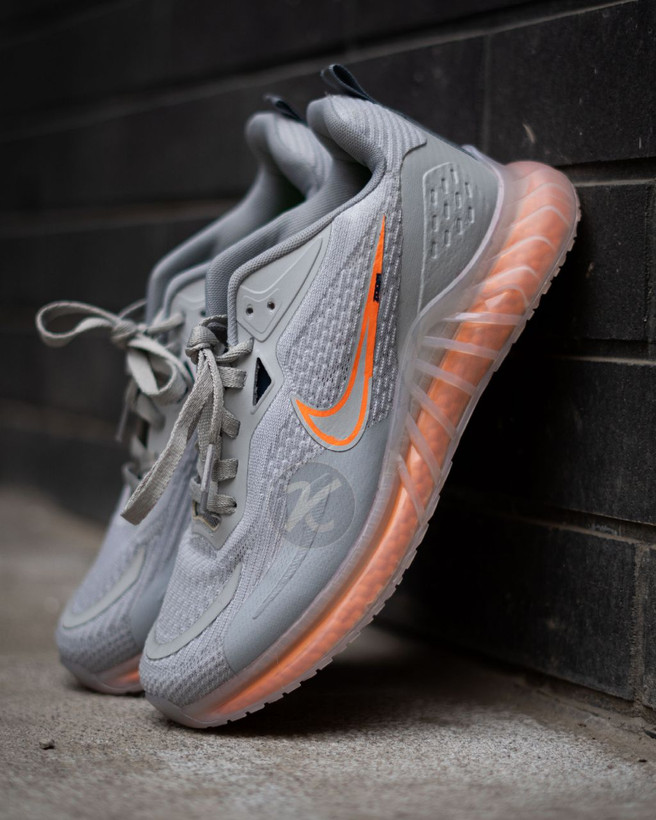 کفش اسپورت نایک زیره شیشه ای طوسی نارنجی Nike