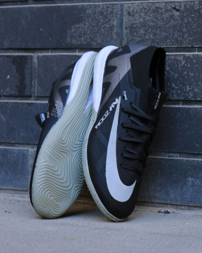 کفش فوتسال نایک ایرزوم مشکی ساقدار Nike Airzoom نایک نقره ای