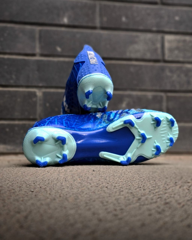 کفش فوتبال آدیداس پردیتور فریک ۲۰۲۴ آبی Adidas Predator Freak
