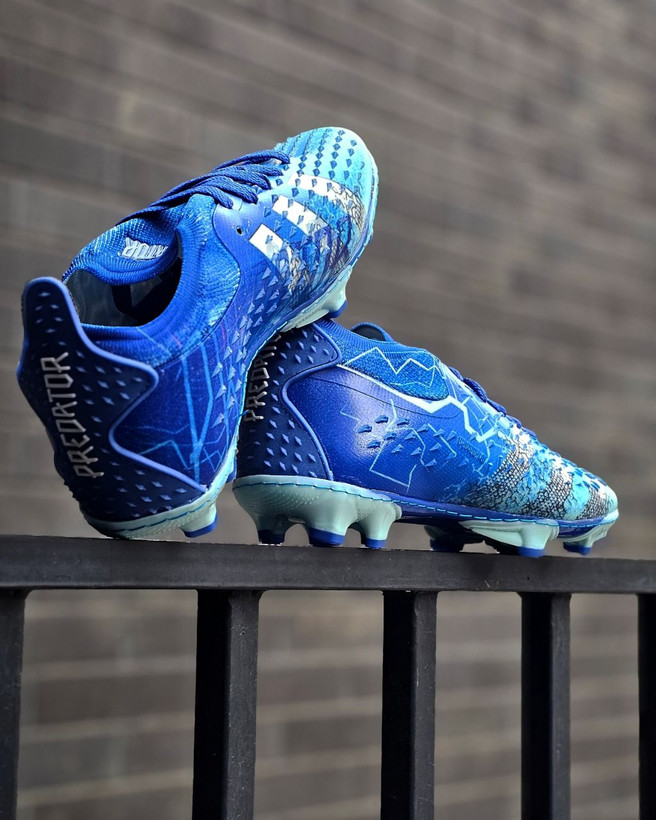 کفش فوتبال آدیداس پردیتور فریک ۲۰۲۴ آبی Adidas Predator Freak