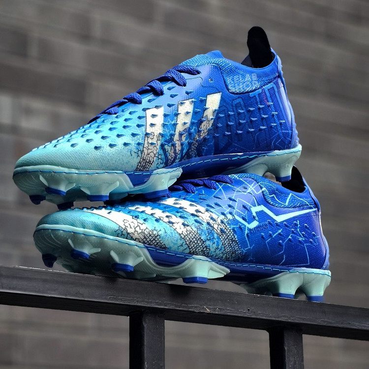 کفش فوتبال آدیداس پردیتور فریک ۲۰۲۴ آبی Adidas Predator Freak